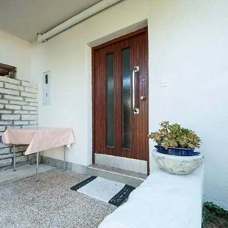 1 Holiday home Zlarin